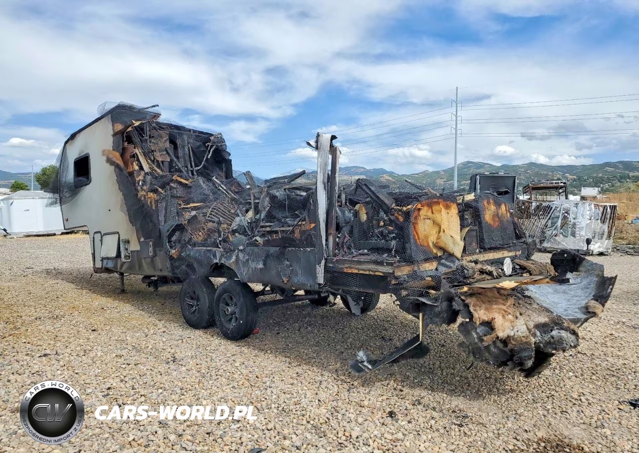 2017 Kz-Rv Pioneer Camper VIN:5SFPG3125HE343927 - 3
