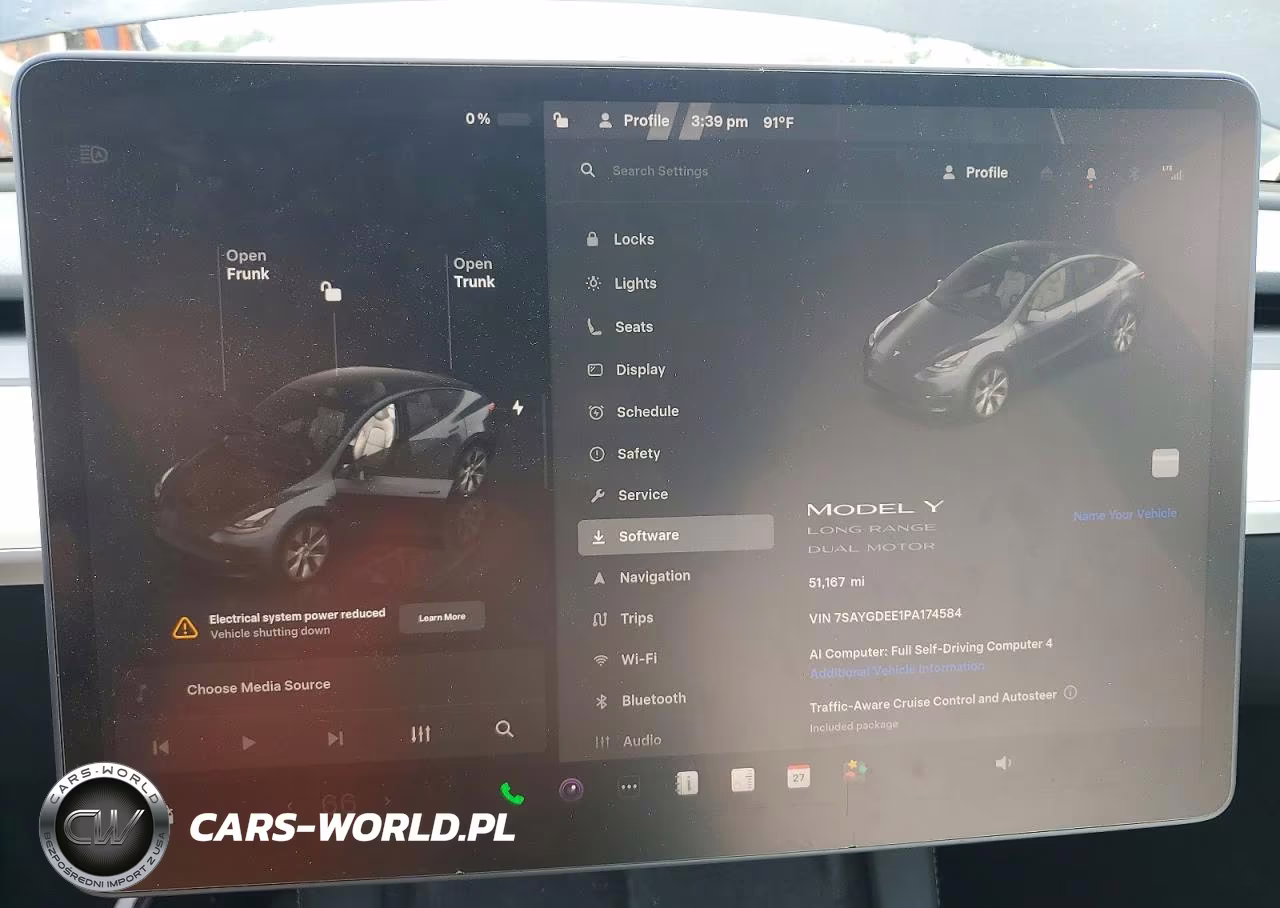 2023 Tesla Model Y VIN:7SAYGDEE1PA174584 - 9