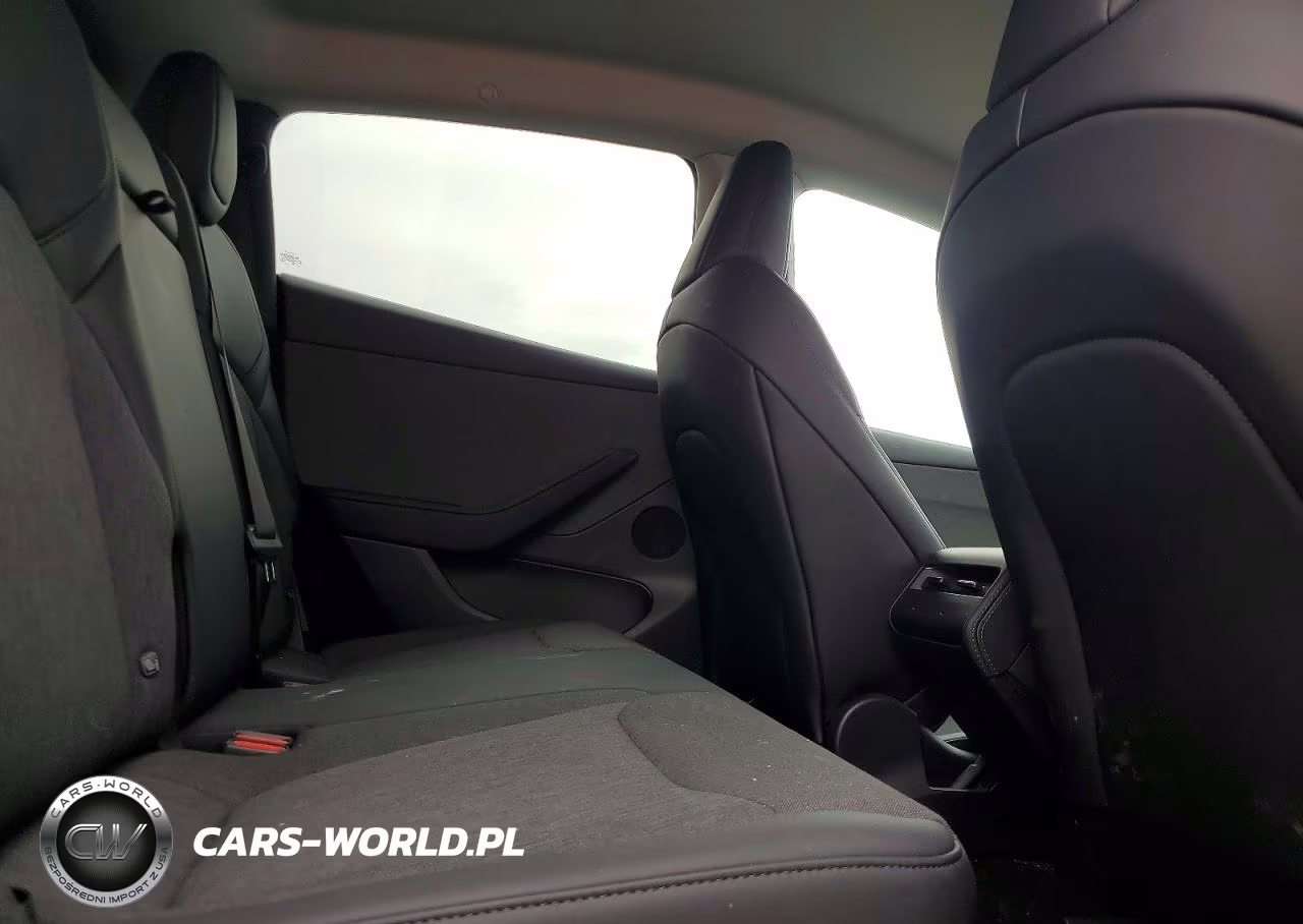 2026 Tesla Model Y VIN:7SAYGDEE7TA663341 - 10