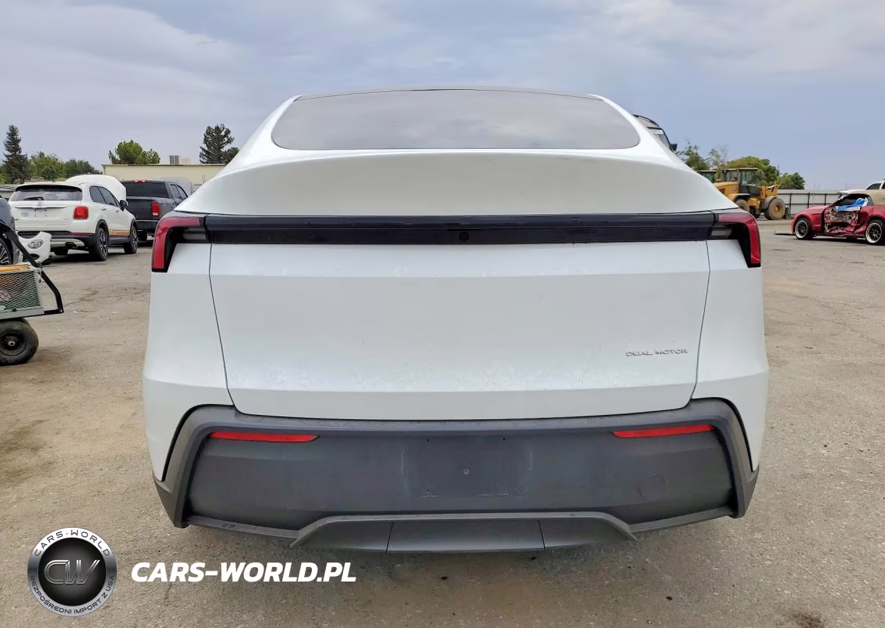 2026 Tesla Model Y VIN:7SAYGDEE7TA663341 - 6