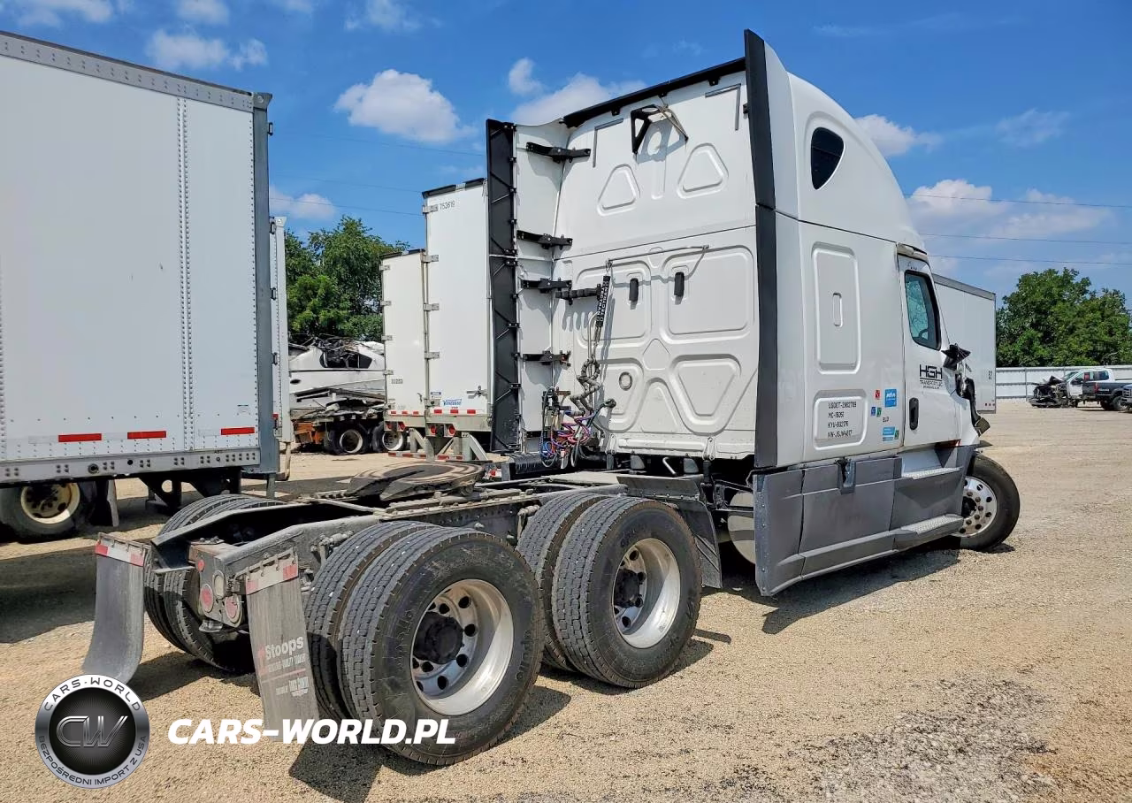 2018 Freightliner Cascadia Semi Truck VIN:3AKJHHDR3JSJN4817 - 3