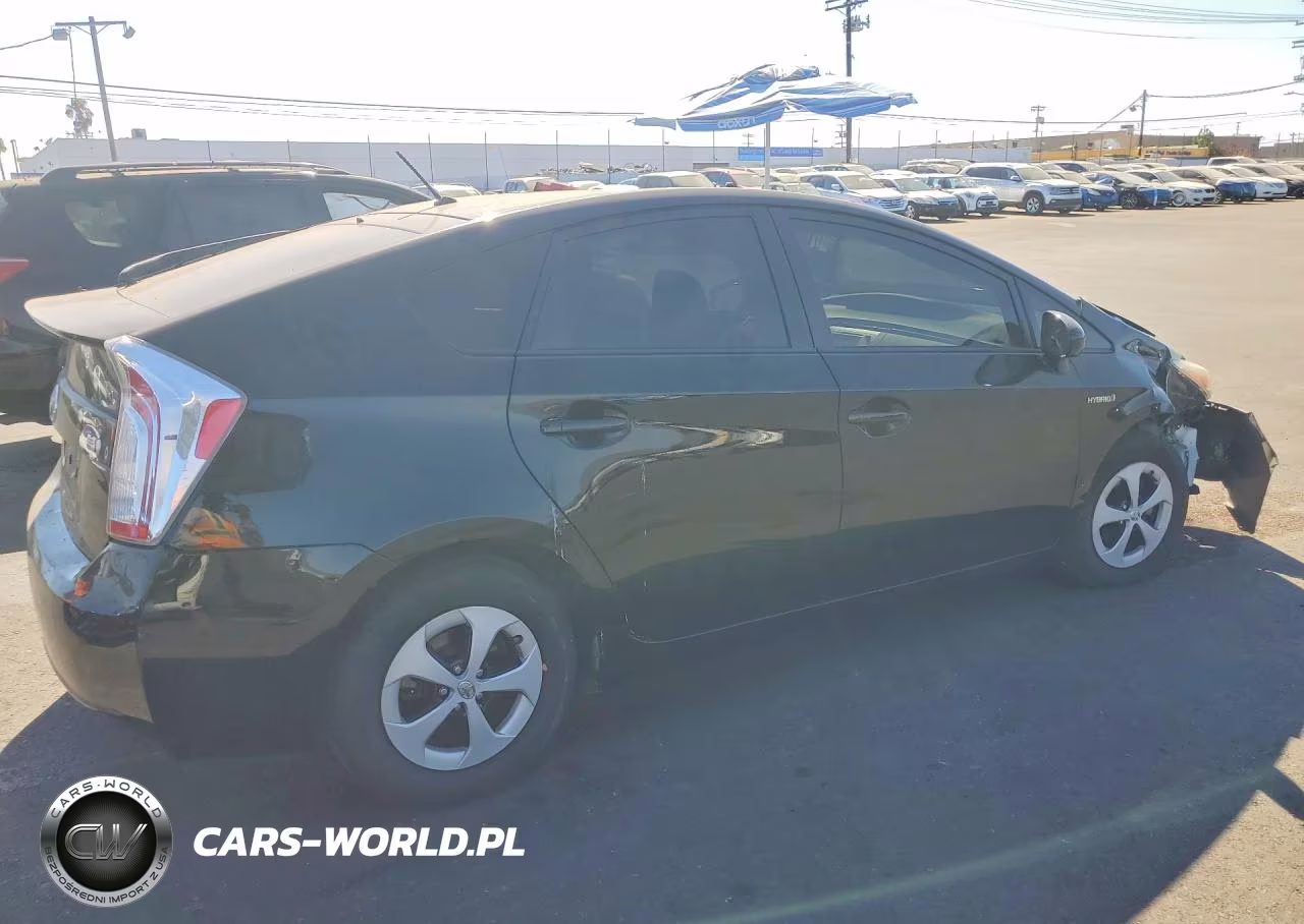 2014 Toyota Prius Two VIN:JTDKN3DU9E1765377 - 3