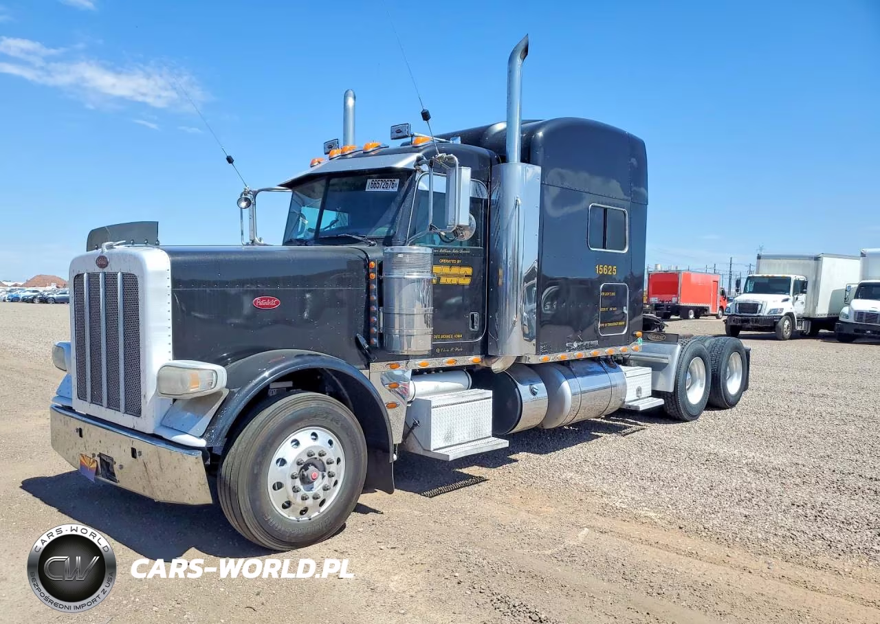 2013 Peterbilt 388 Semi Truck