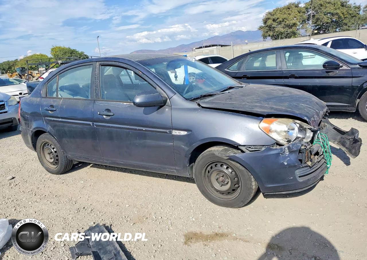 2007 Hyundai Accent Gls VIN:KMHCN46C97U141851 - 4