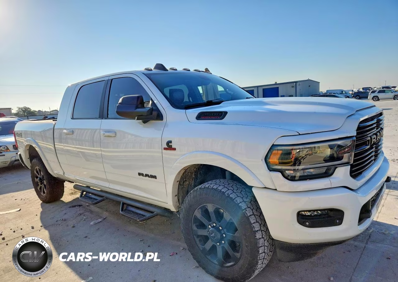 2021 Ram 2500 Laramie VIN:3C6UR5NL8MG524352 - 4