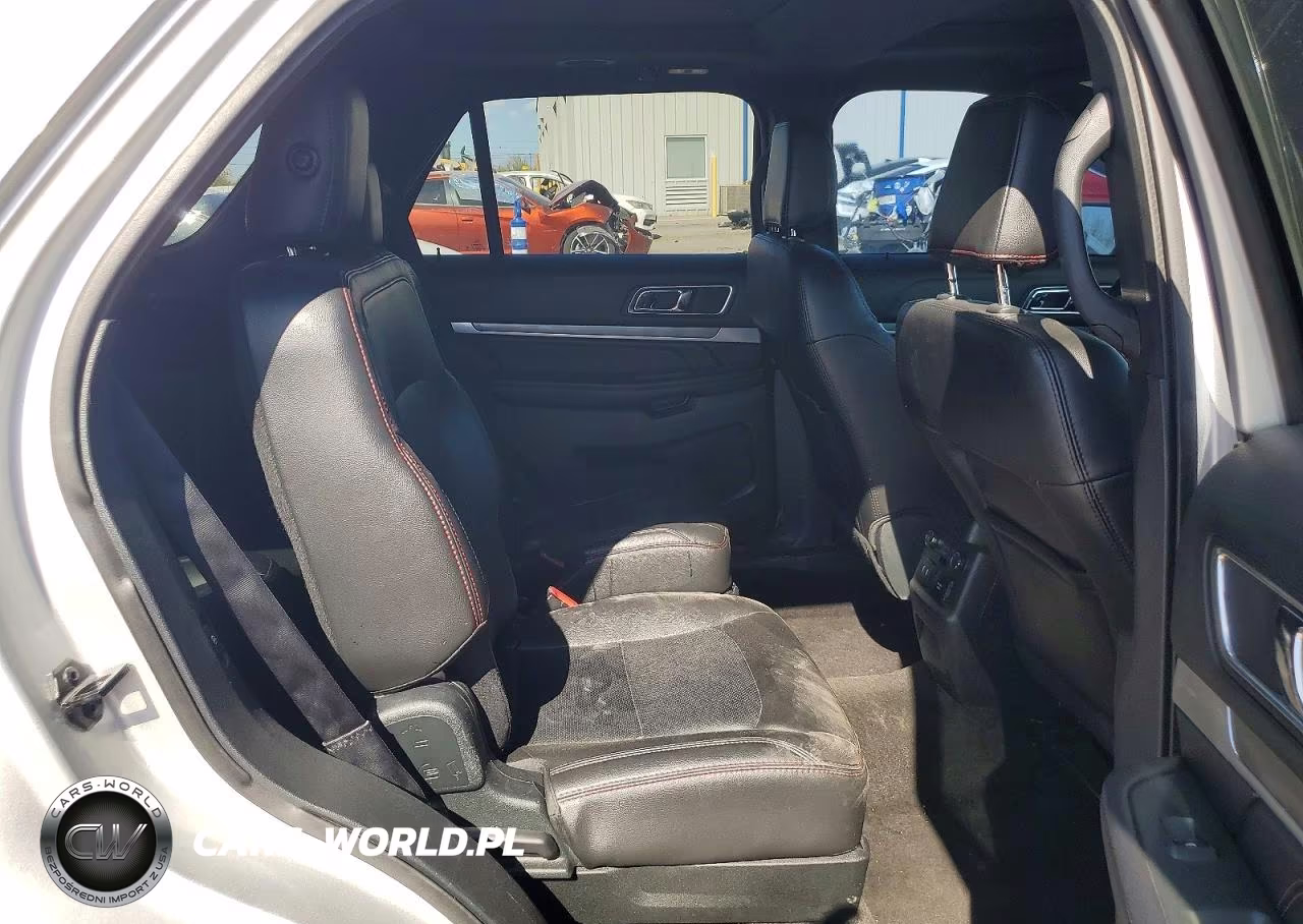 2018 Ford Explorer Sport VIN:1FM5K8GT5JGB56831 - 11