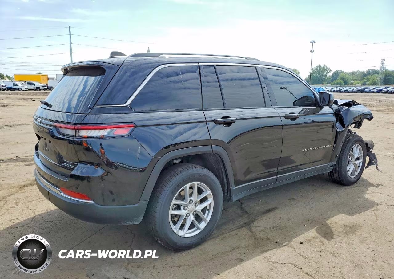 2023 Jeep Grand Cherokee Laredo VIN:1C4RJHAG9PC520236 - 3
