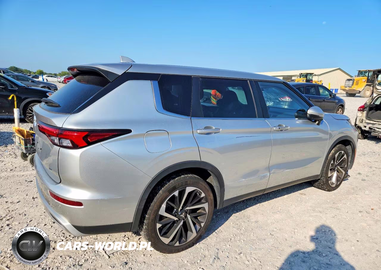2023 Mitsubishi Outlander Se VIN:JA4J3UA88PZ046537 - 3