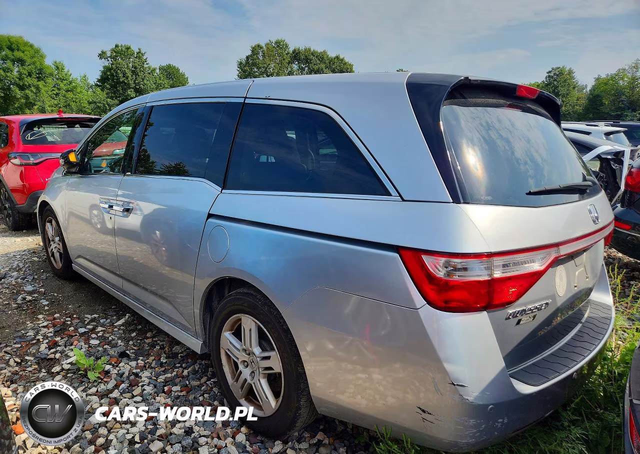 2011 Honda Odyssey Touring VIN:5FNRL5H9XBB043876 - 2