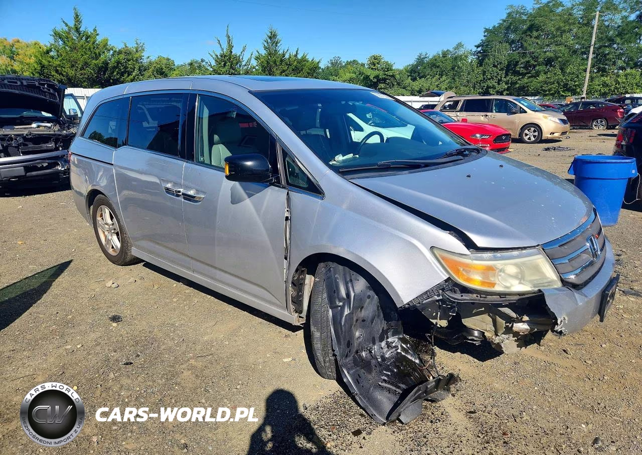 2011 Honda Odyssey Touring VIN:5FNRL5H9XBB043876 - 4