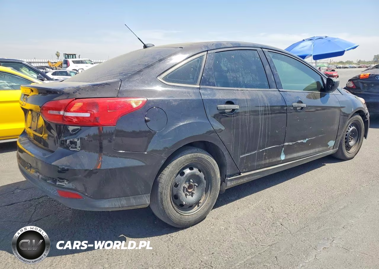 2018 Ford Focus S VIN:1FADP3E21JL205678 - 3