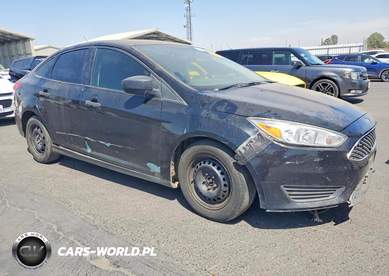2018 Ford Focus S VIN:1FADP3E21JL205678 - 4