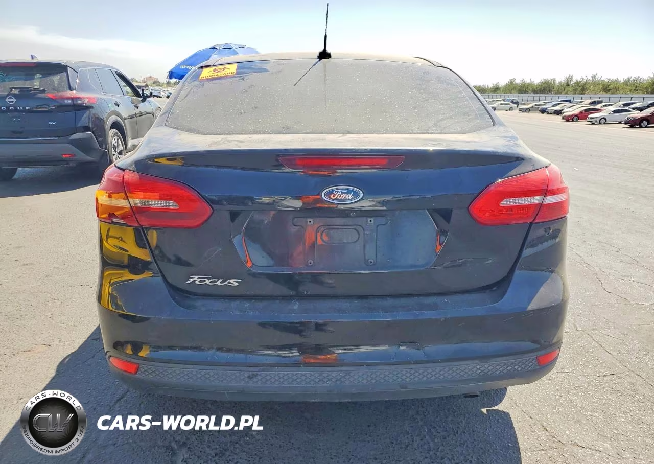 2018 Ford Focus S VIN:1FADP3E21JL205678 - 6