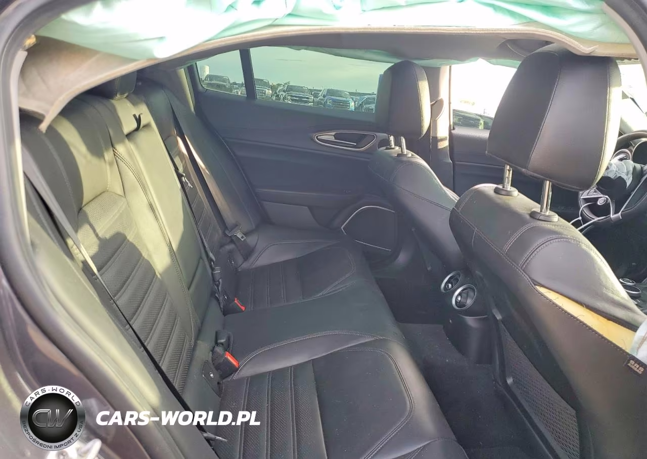 2019 Alfa Romeo Giulia Ti VIN:ZARFANBN6K7601829 - 10