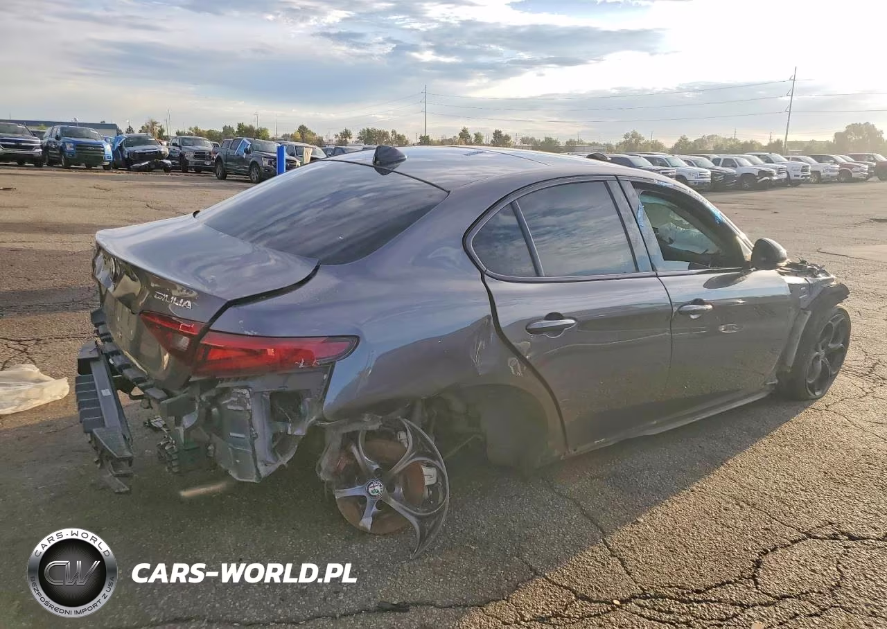 2019 Alfa Romeo Giulia Ti VIN:ZARFANBN6K7601829 - 3