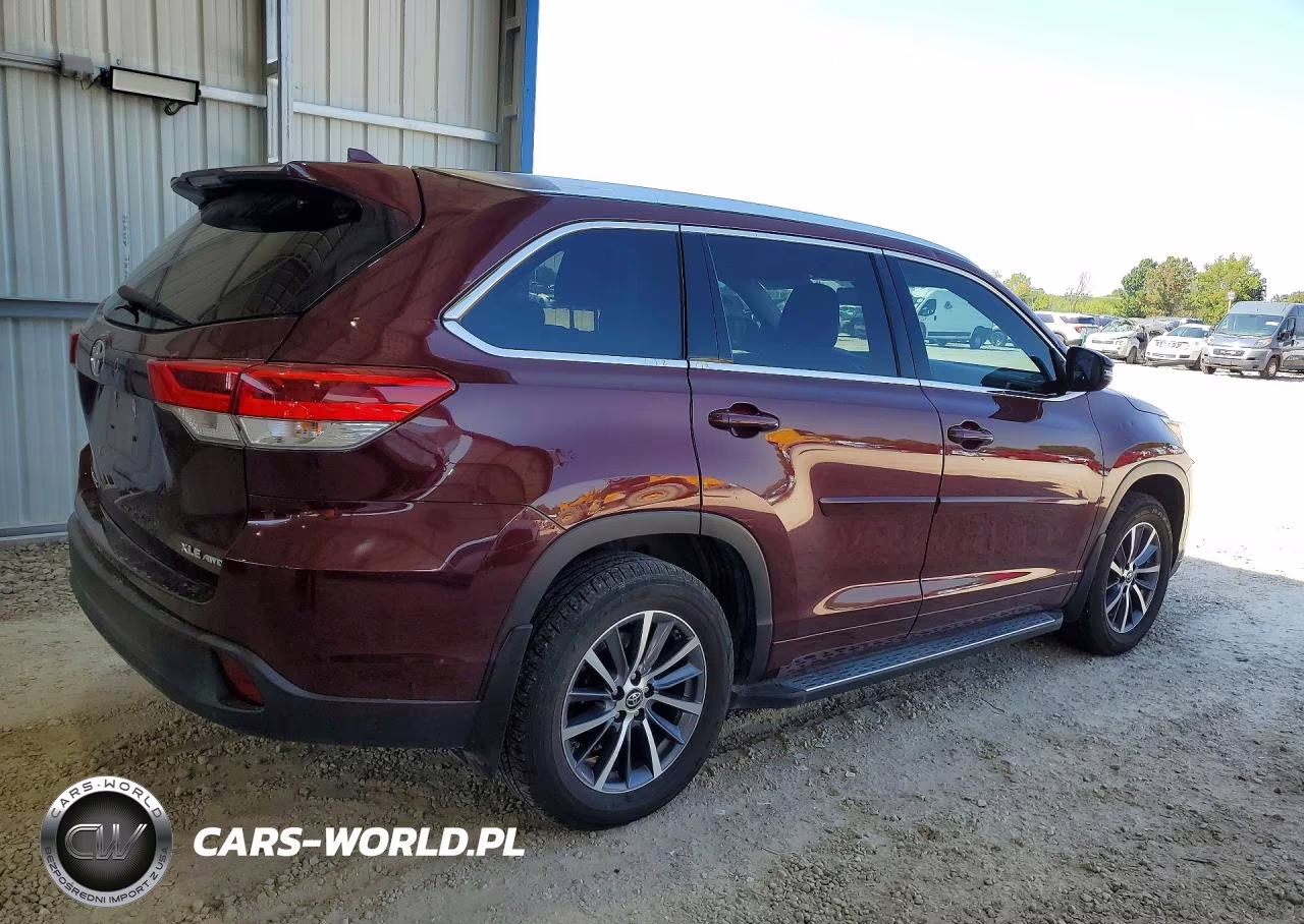 2018 Toyota Highlander Xle VIN:5TDJZRFHXJS869800 - 3
