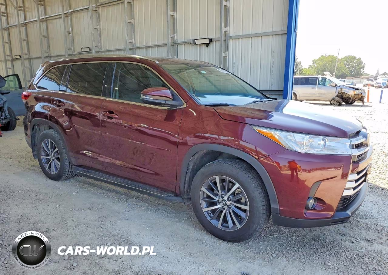 2018 Toyota Highlander Xle VIN:5TDJZRFHXJS869800 - 4