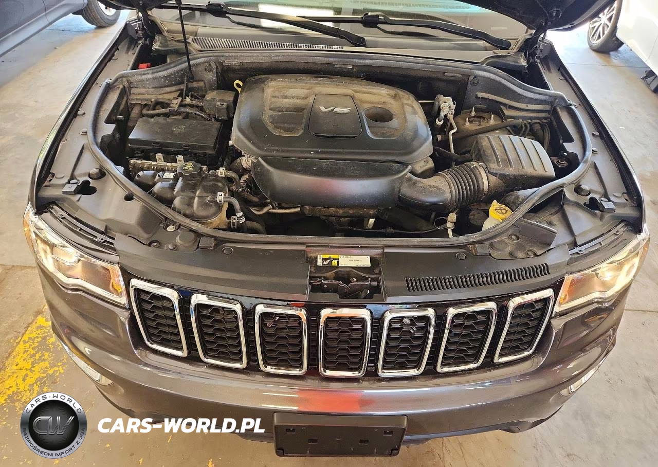 2018 Jeep Grand Cherokee Laredo VIN:1C4RJFAG3JC350371 - 12