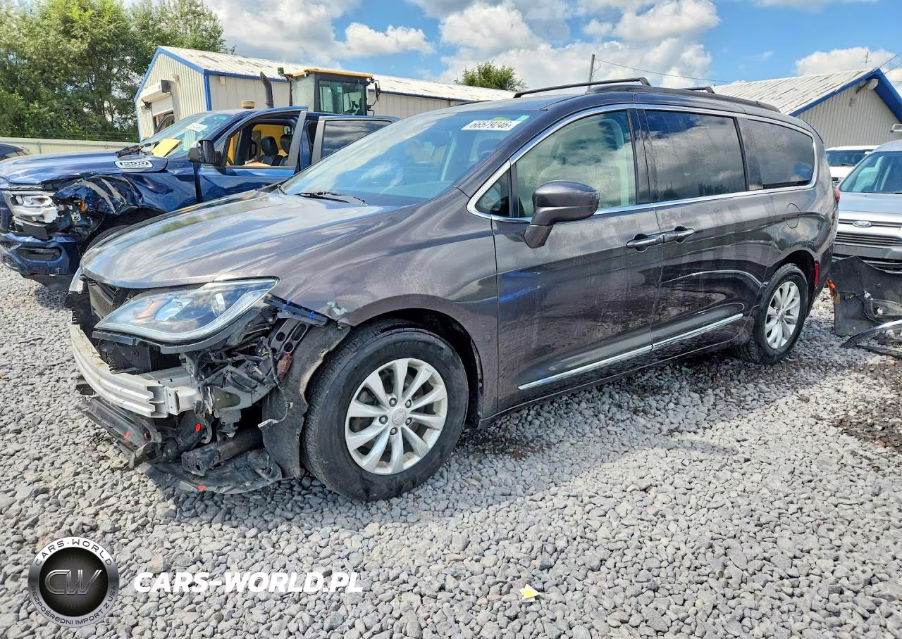 2017 Chrysler Pacifica Touring L VIN:2C4RC1BG9HR511464 - 1