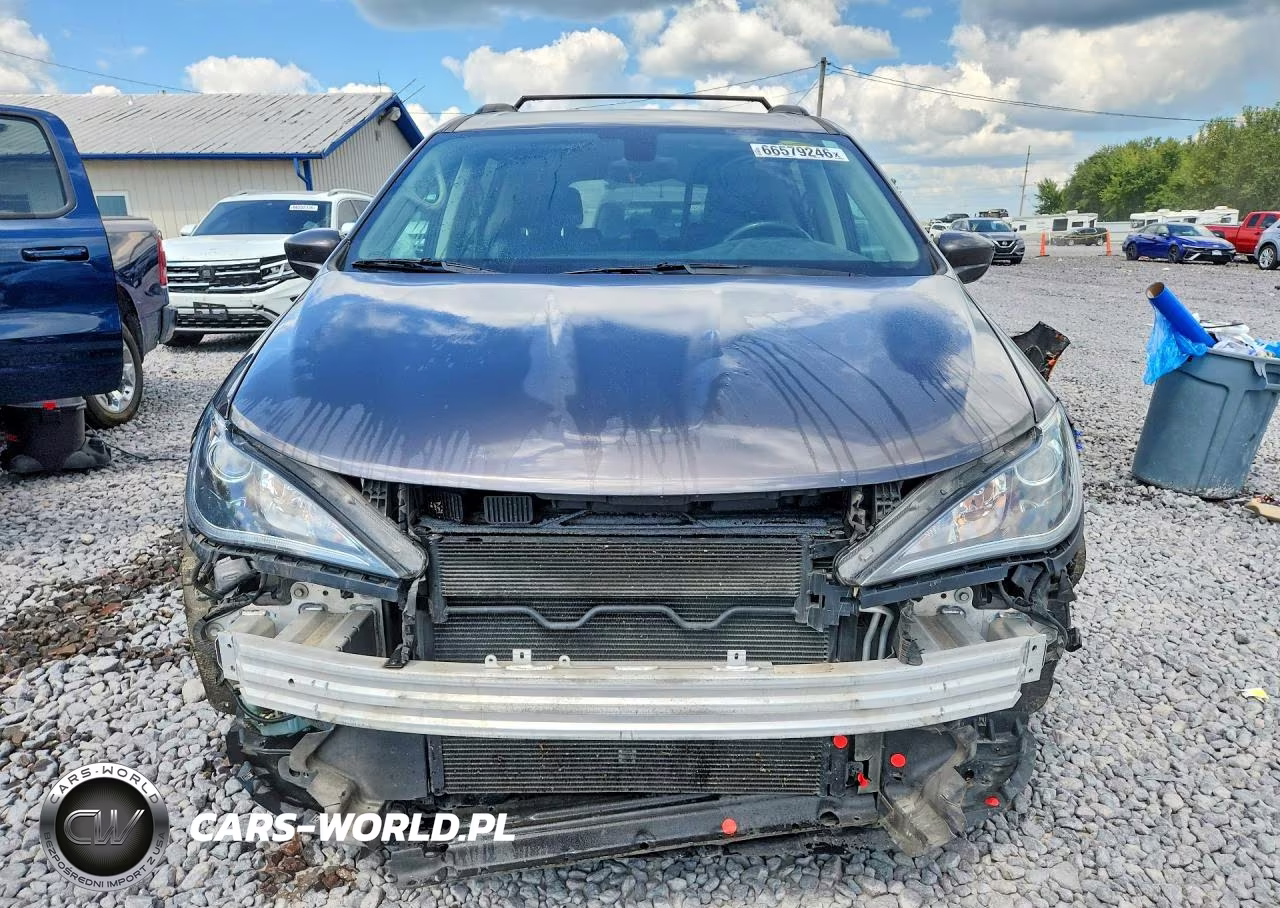 2017 Chrysler Pacifica Touring L VIN:2C4RC1BG9HR511464 - 5