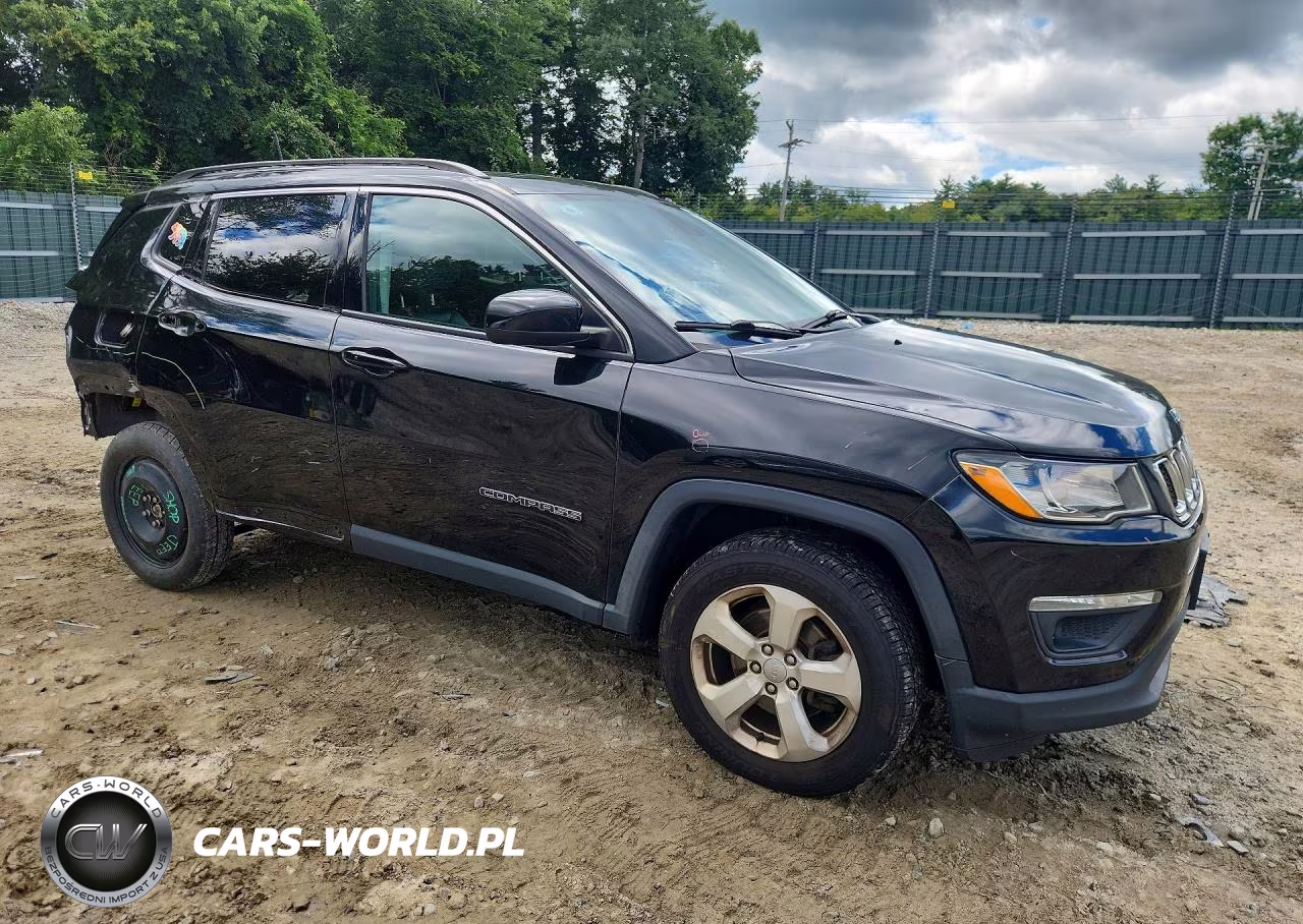 2018 Jeep Compass Latitude VIN:3C4NJDBB3JT107640 - 4