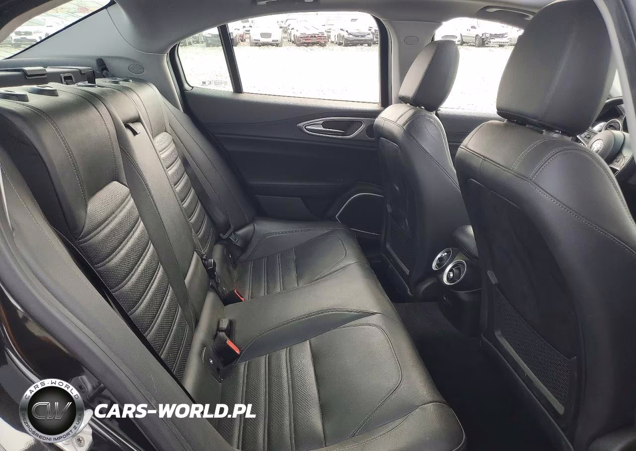 2017 Alfa Romeo Giulia Ti VIN:ZARFAECN0H7543045 - 10