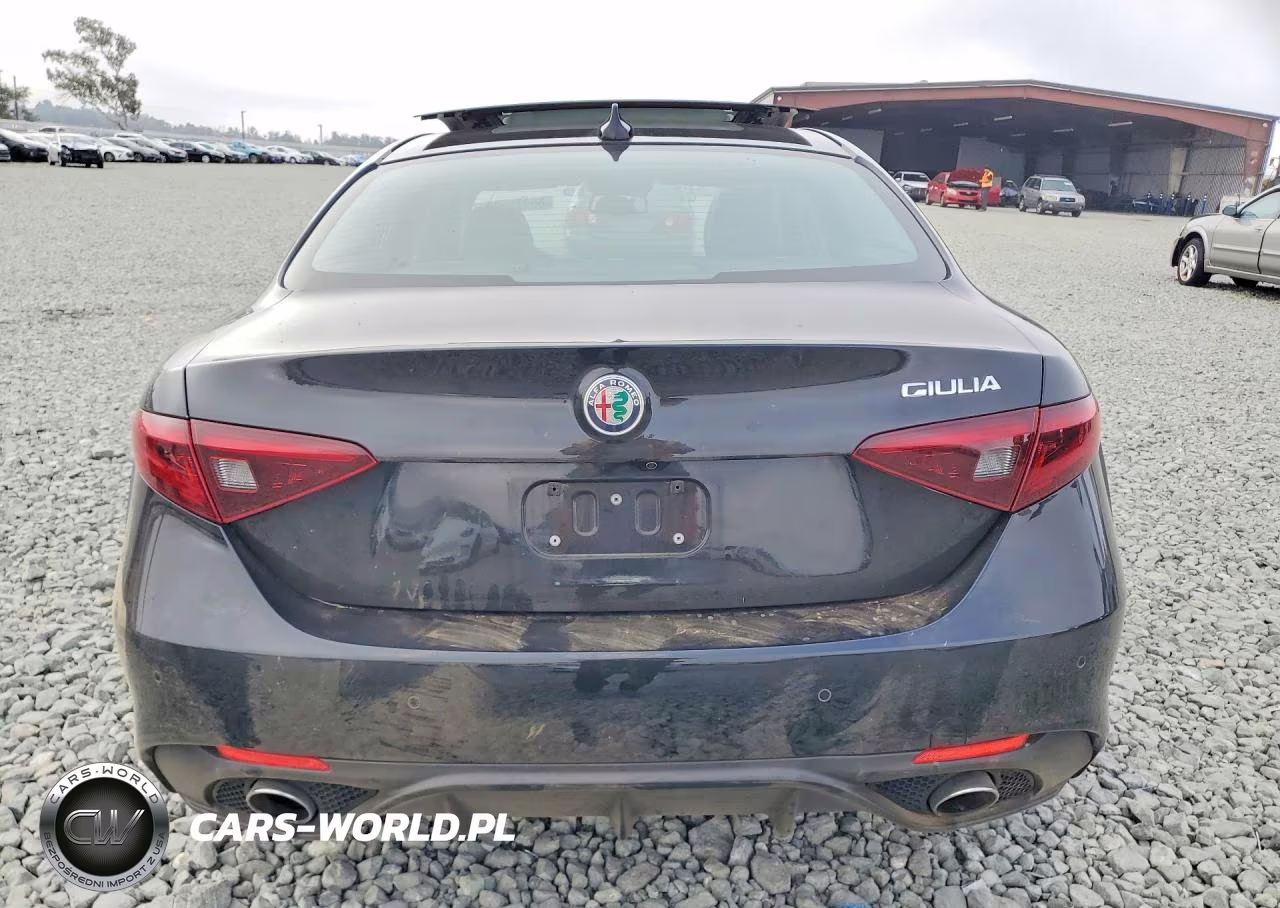 2017 Alfa Romeo Giulia Ti VIN:ZARFAECN0H7543045 - 6