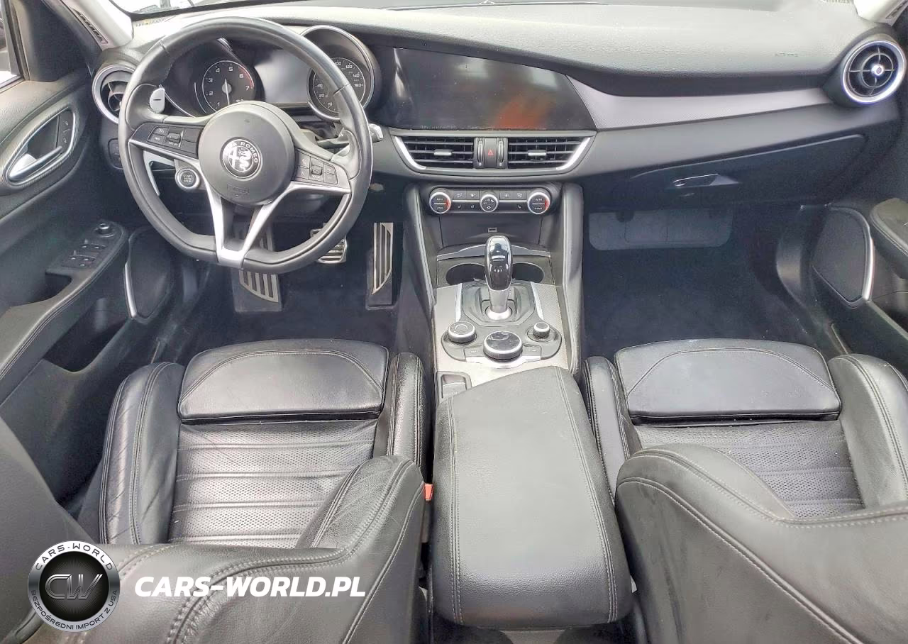 2017 Alfa Romeo Giulia Ti VIN:ZARFAECN0H7543045 - 8