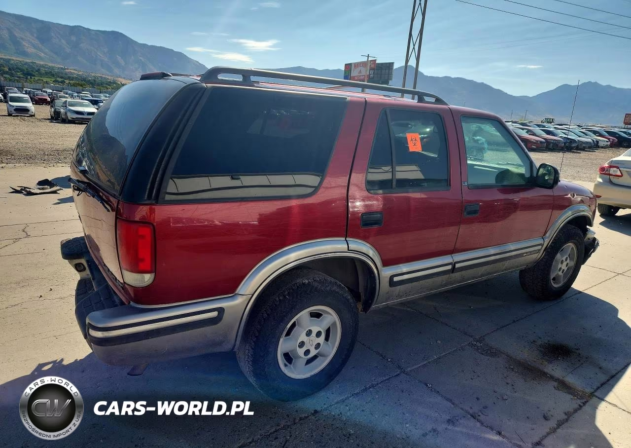 1998 Chevrolet Blazer VIN:1GNDT13W2W2135788 - 3