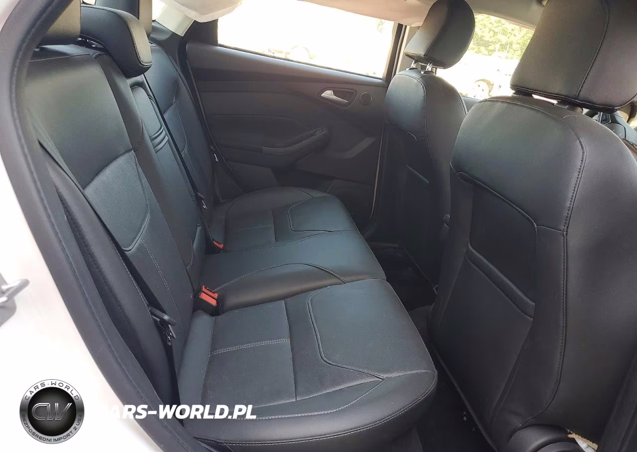2016 Ford Focus Titanium VIN:1FADP3J25GL289034 - 10