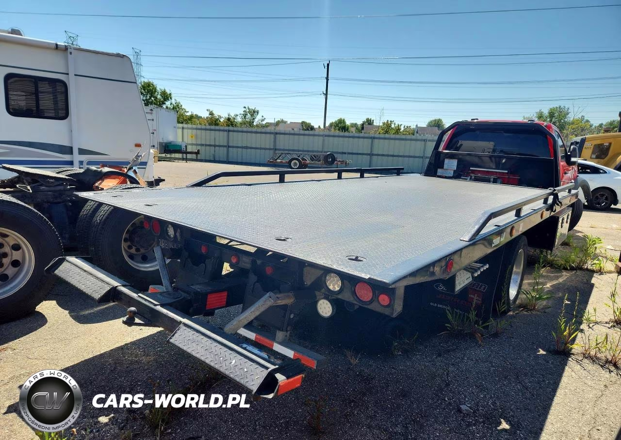2023 Ford F550 Super Duty VIN:1FDUF5HN8PED21693 - 3
