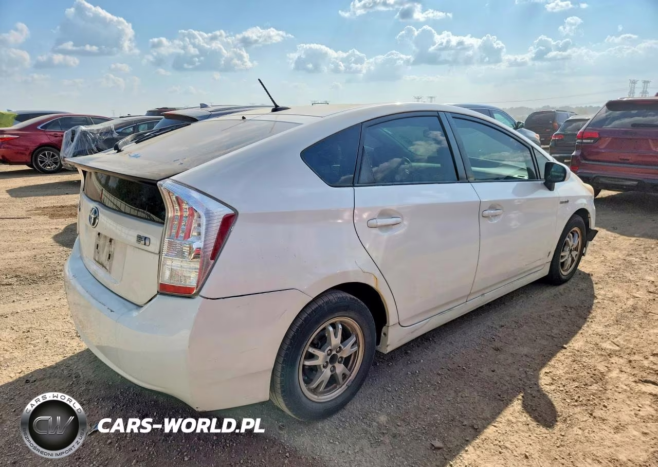 2011 Toyota Prius Three VIN:JTDKN3DUXB0258859 - 3