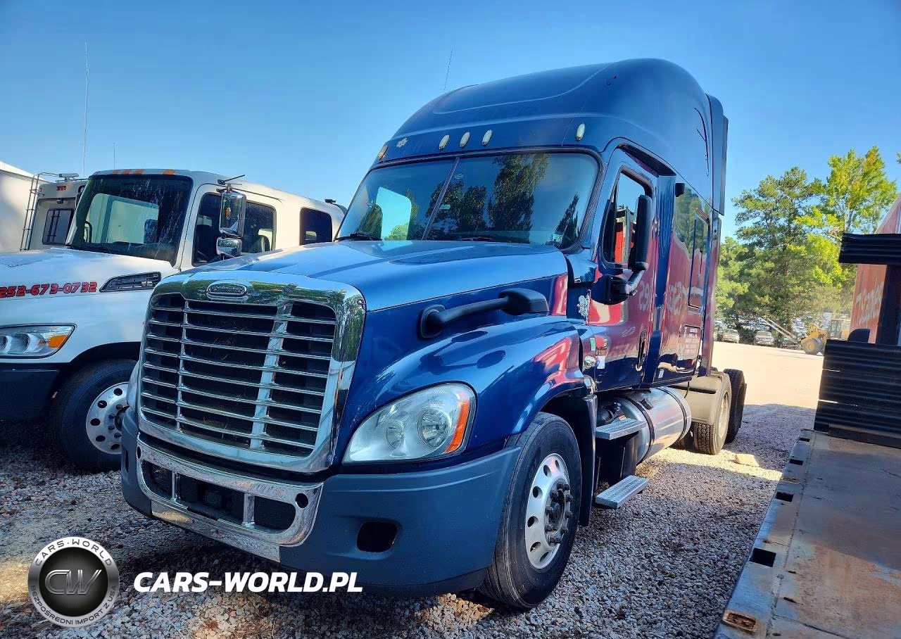 2013 Freightliner Cascadia Semi Truck
