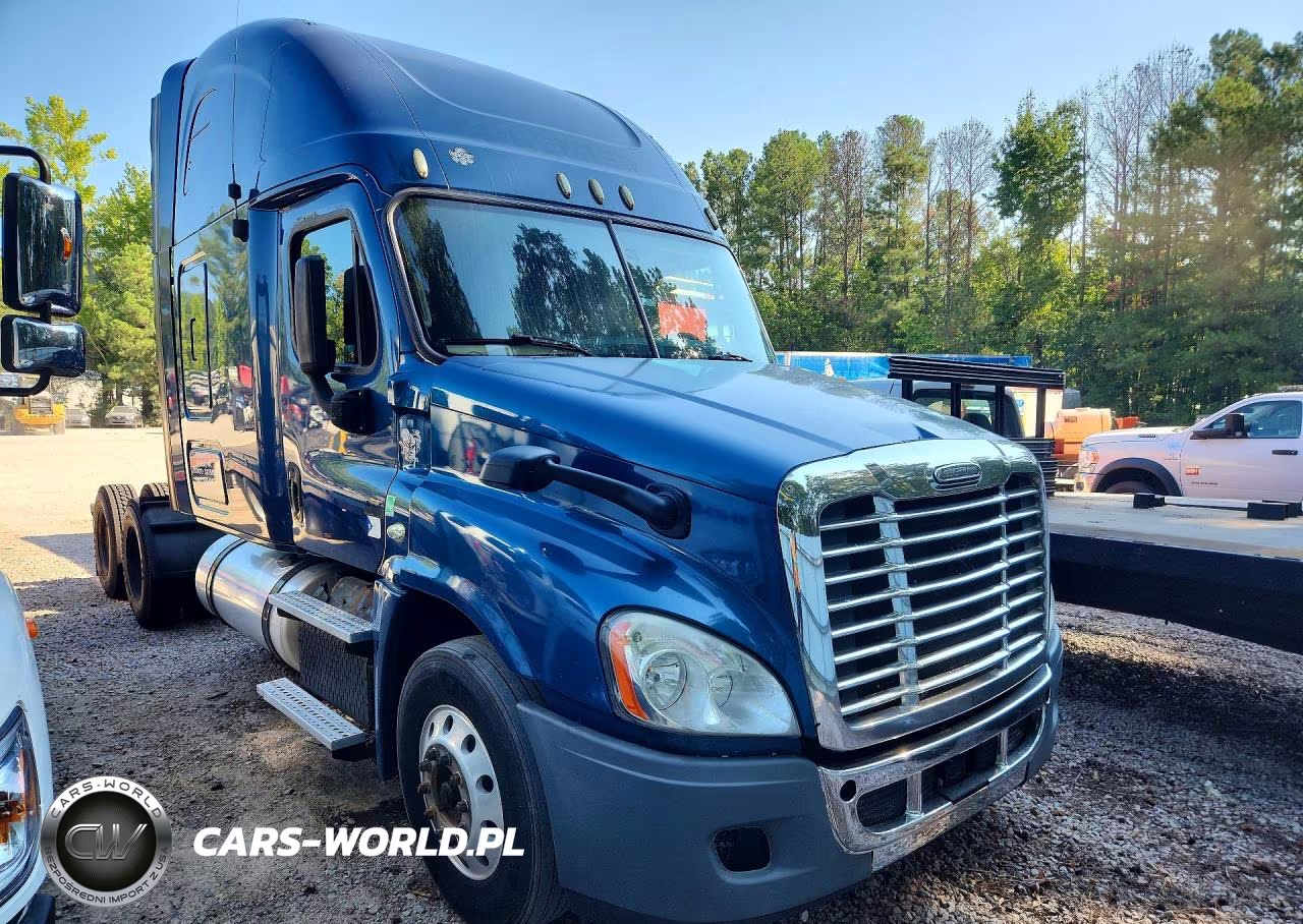 2013 Freightliner Cascadia Semi Truck VIN:1FUJGLDR5DLBY7729 - 4