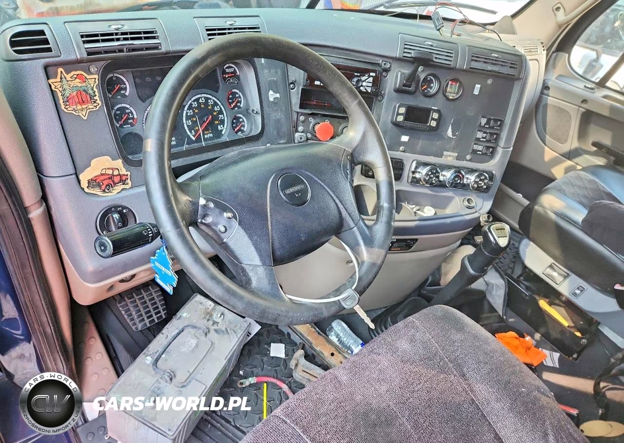 2013 Freightliner Cascadia Semi Truck VIN:1FUJGLDR5DLBY7729 - 8