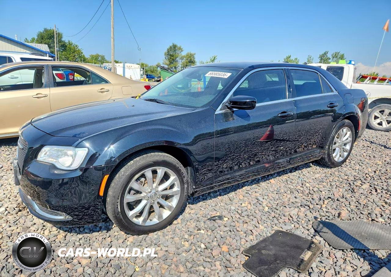 2018 Chrysler 300 Touring – zdjęcie 1 z 12