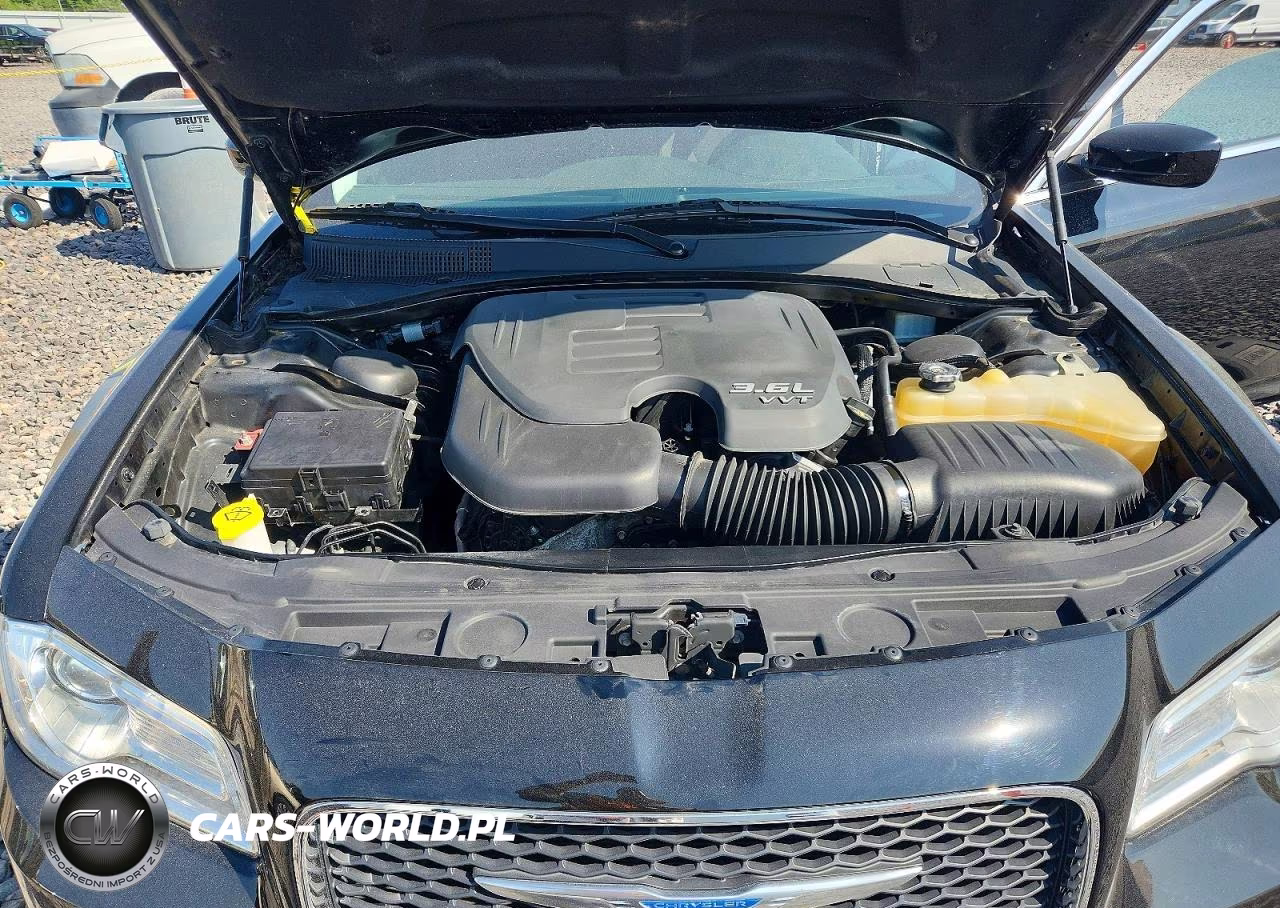 2018 Chrysler 300 Touring VIN:2C3CCARG7JH324865 - 11