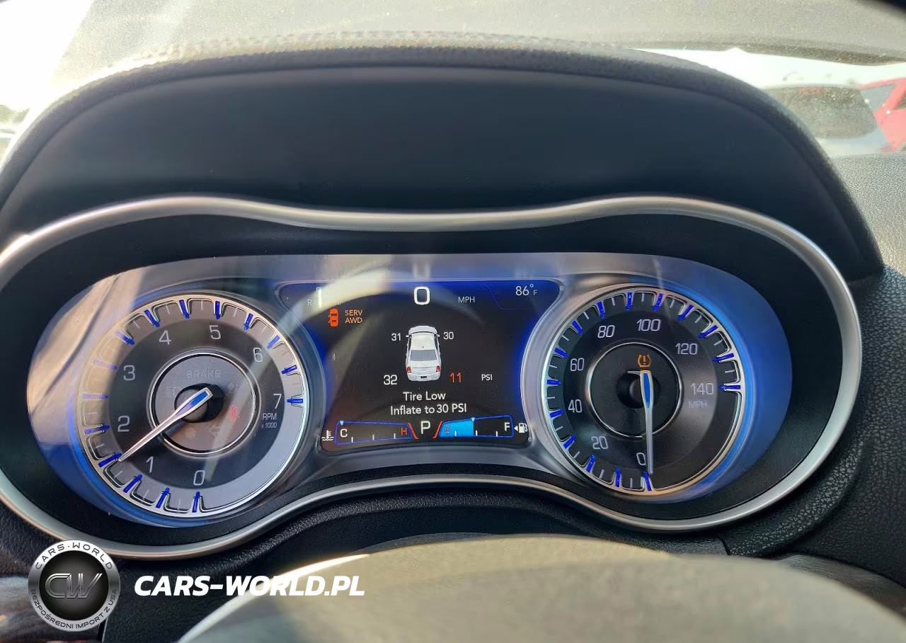 2018 Chrysler 300 Touring VIN:2C3CCARG7JH324865 - 9