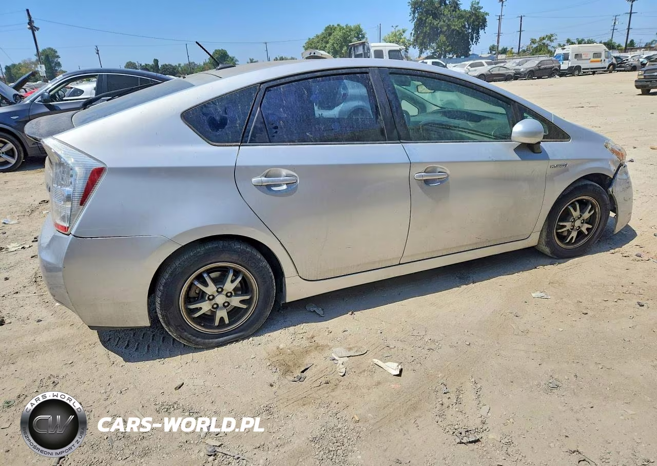 2011 Toyota Prius Two VIN:JTDKN3DU3B1361860 - 3