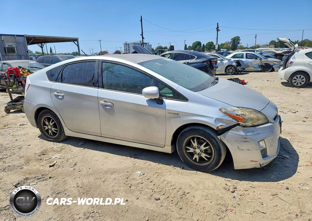 2011 Toyota Prius Two VIN:JTDKN3DU3B1361860 - 4