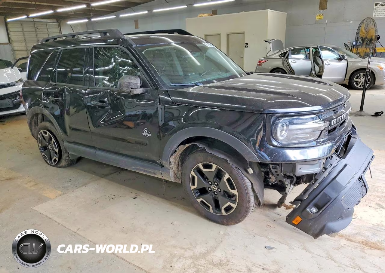 2022 Ford Bronco Sport Outer Banks VIN:3FMCR9C6XNRD24860 - 4