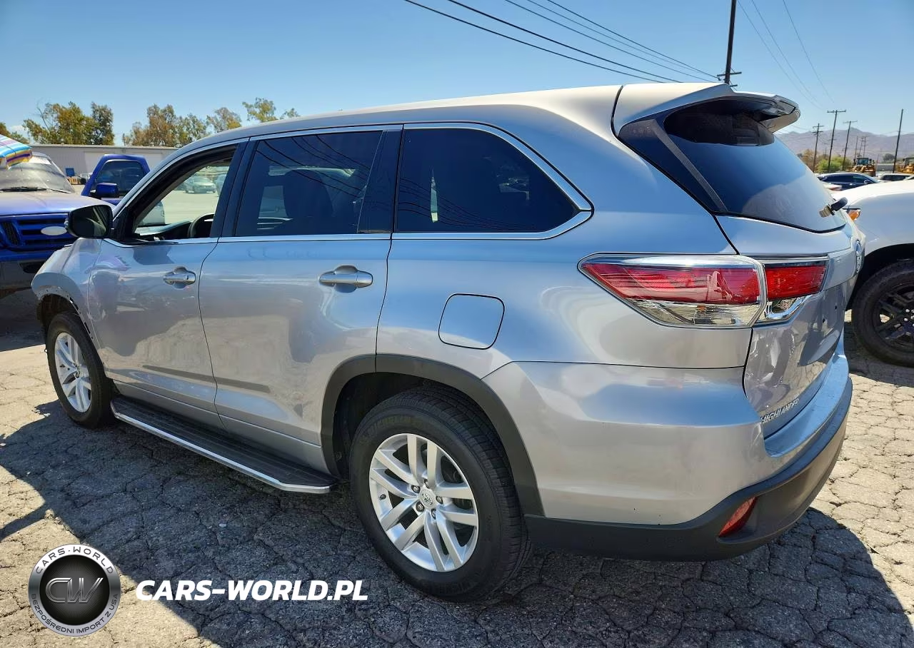 2015 Toyota Highlander Le VIN:5TDZARFH4FS012132 - 2