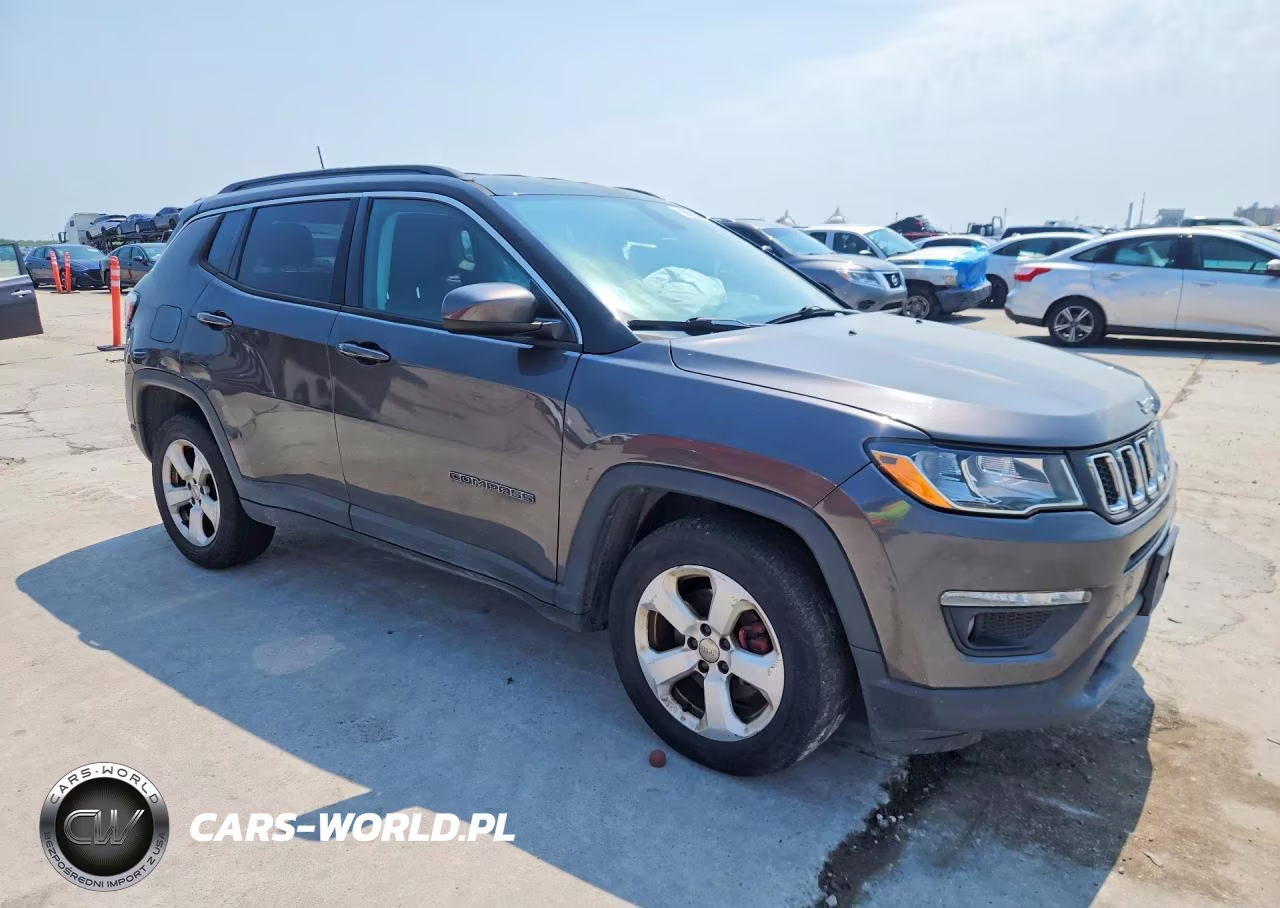 2019 Jeep Compass Latitude VIN:3C4NJDBBXKT656446 - 4