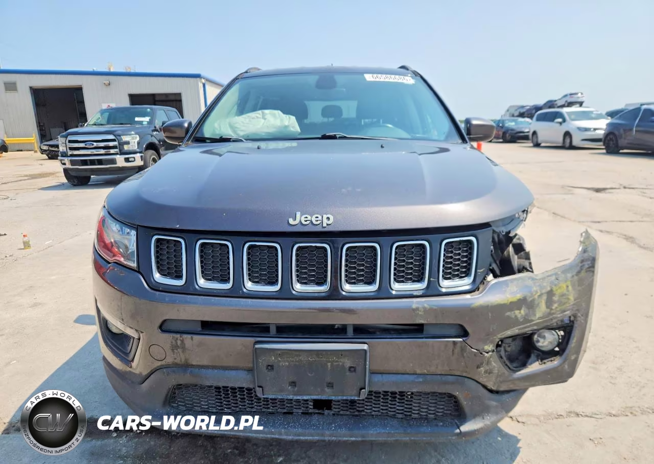 2019 Jeep Compass Latitude VIN:3C4NJDBBXKT656446 - 5