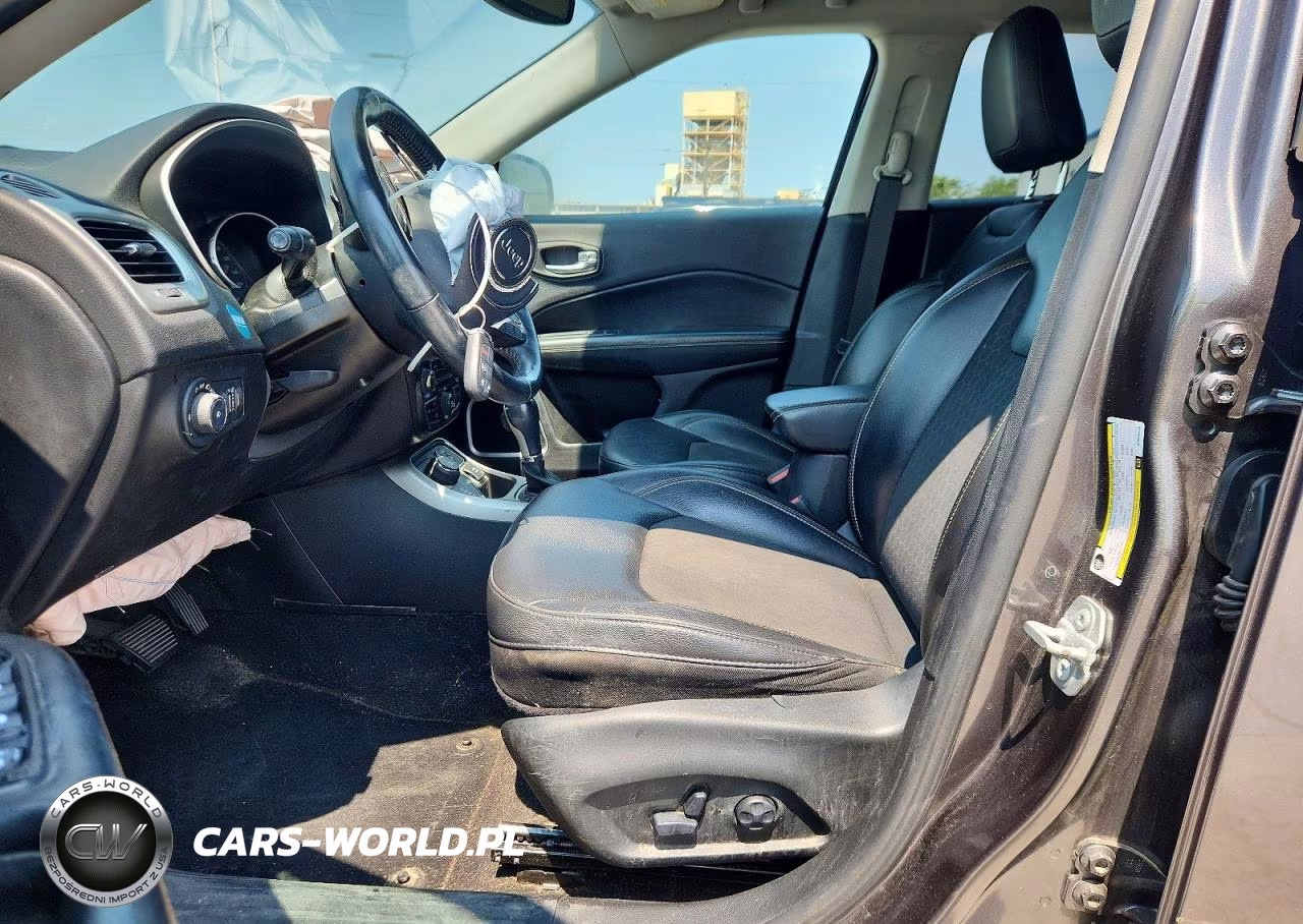 2019 Jeep Compass Latitude VIN:3C4NJDBBXKT656446 - 7