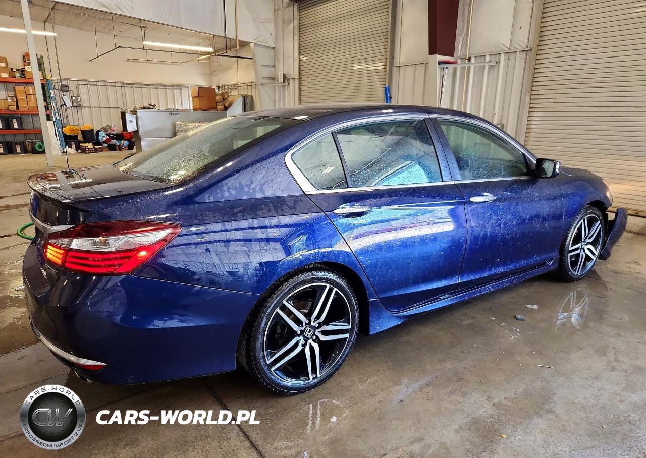 2017 Honda Accord Sport VIN:1HGCR2F51HA157917 - 3