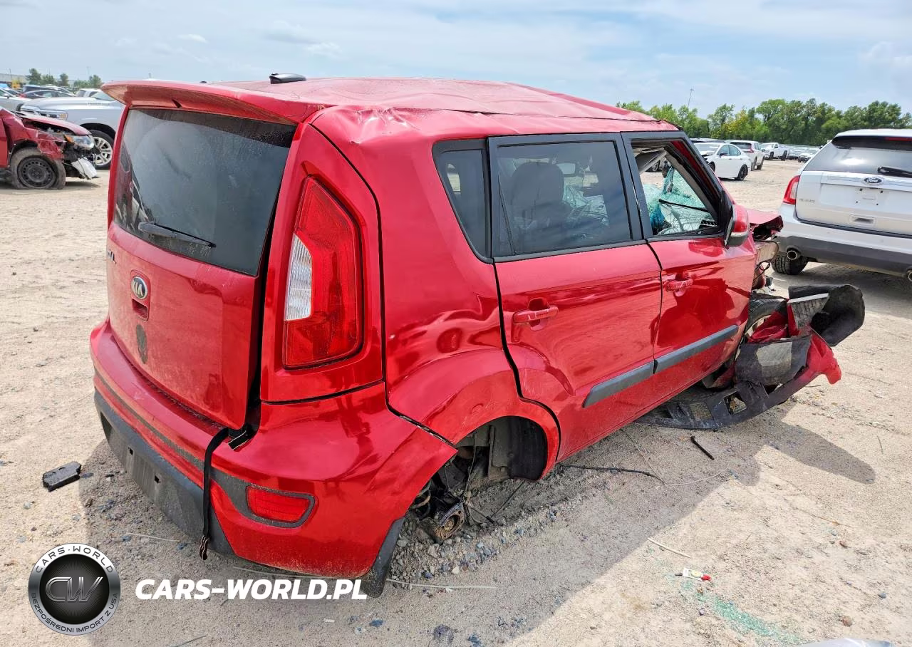 2013 Kia Soul + VIN:KNDJT2A62D7526895 - 3
