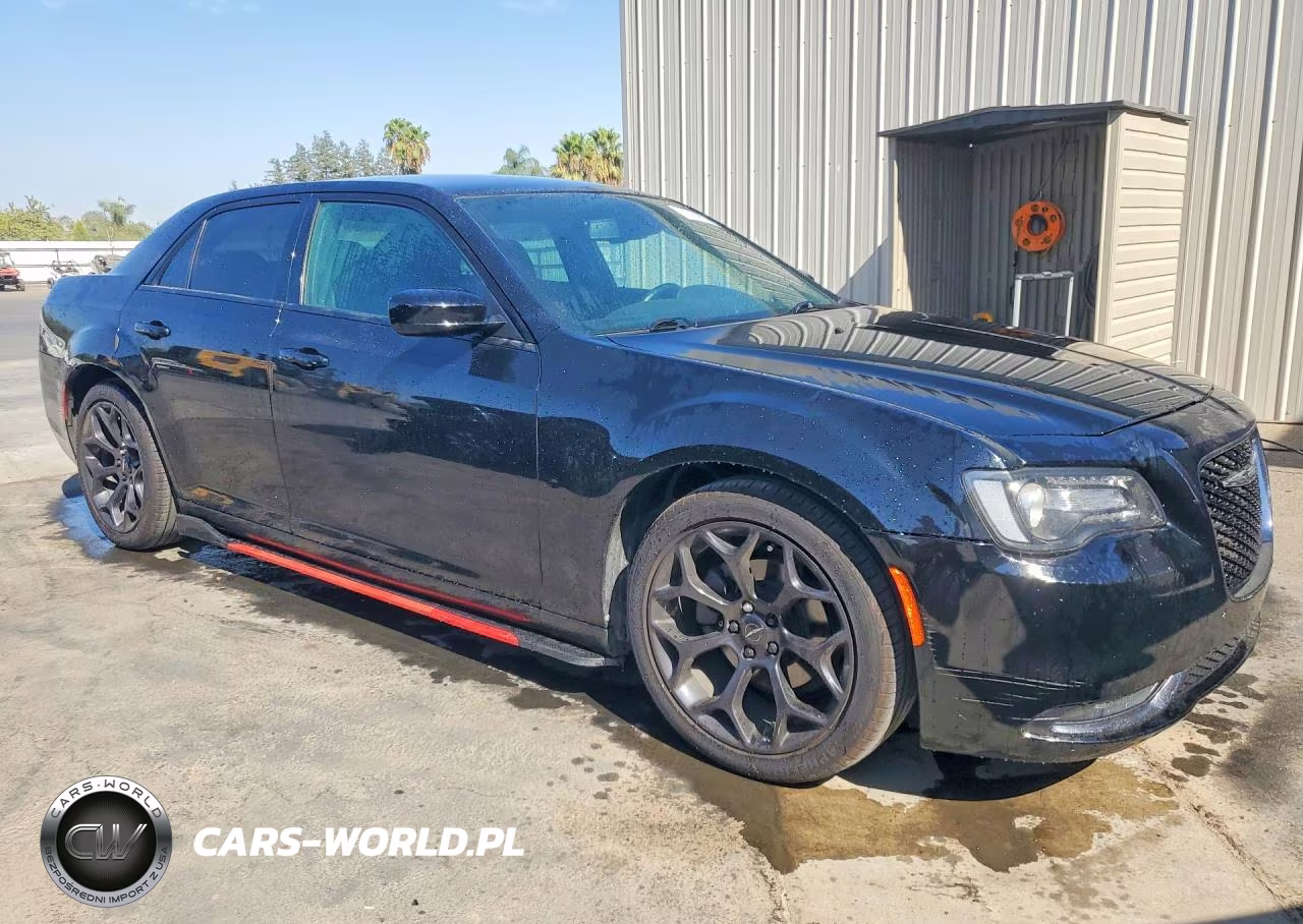 2019 Chrysler 300 S VIN:2C3CCABG2KH634028 - 4