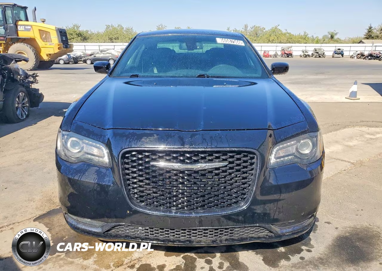 2019 Chrysler 300 S VIN:2C3CCABG2KH634028 - 5