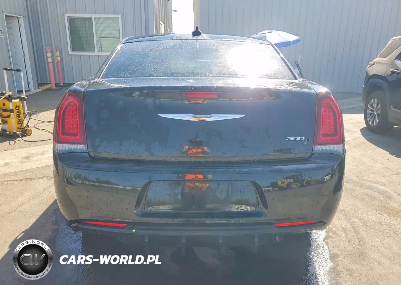 2019 Chrysler 300 S VIN:2C3CCABG2KH634028 - 6